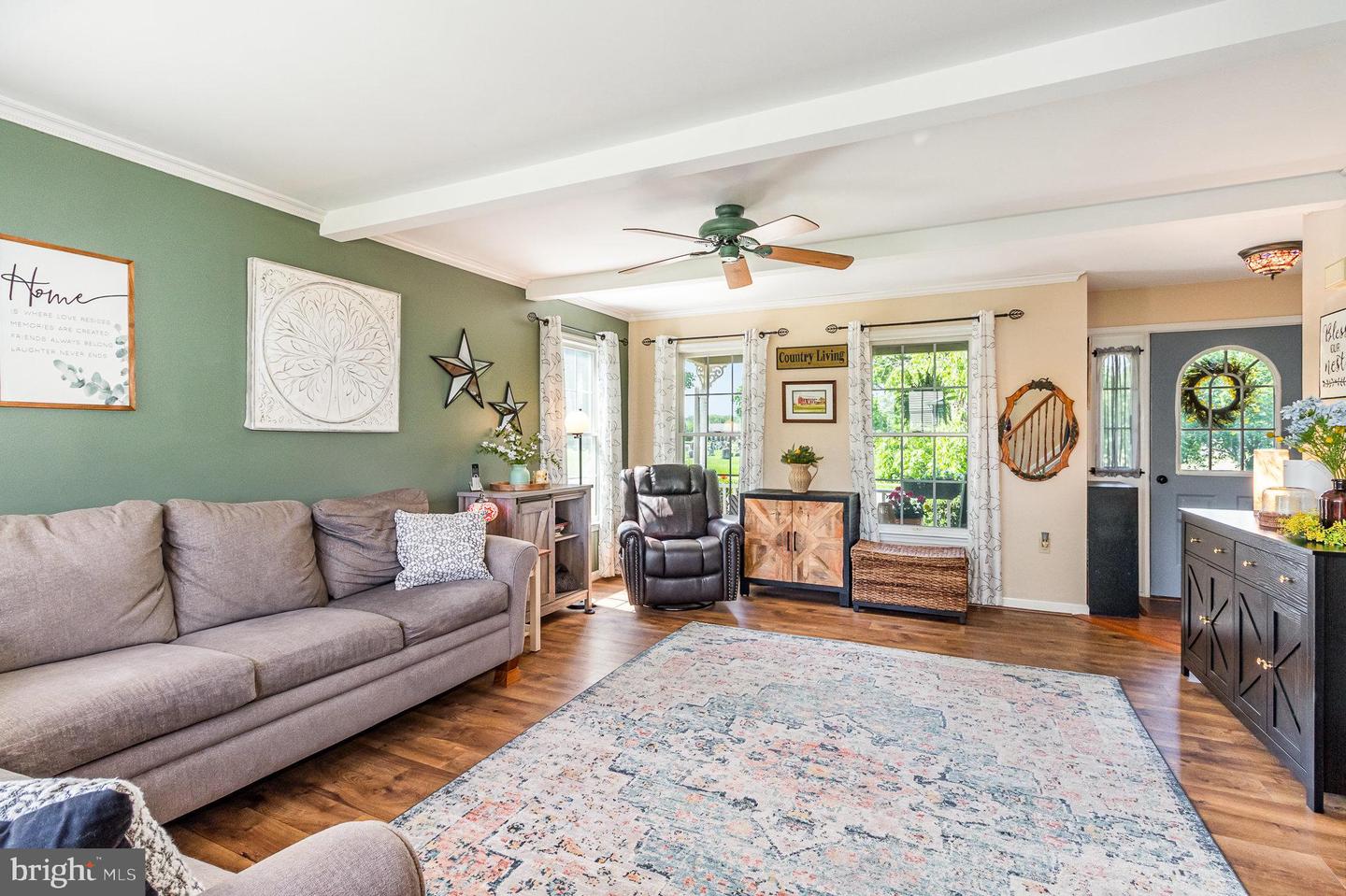 573 Old Farm Rd