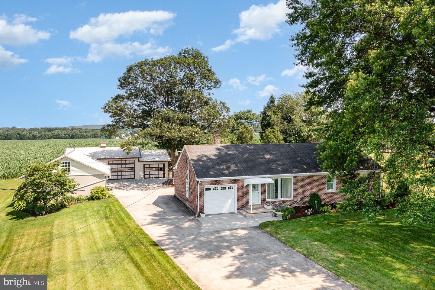 880 Hoffer Rd