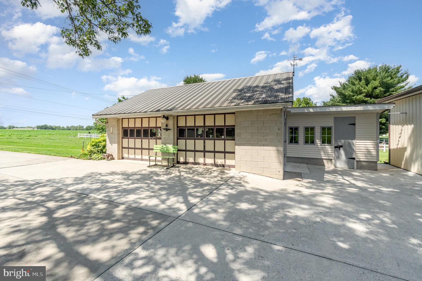 880 Hoffer Rd