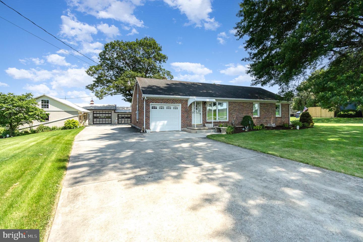 880 Hoffer Rd