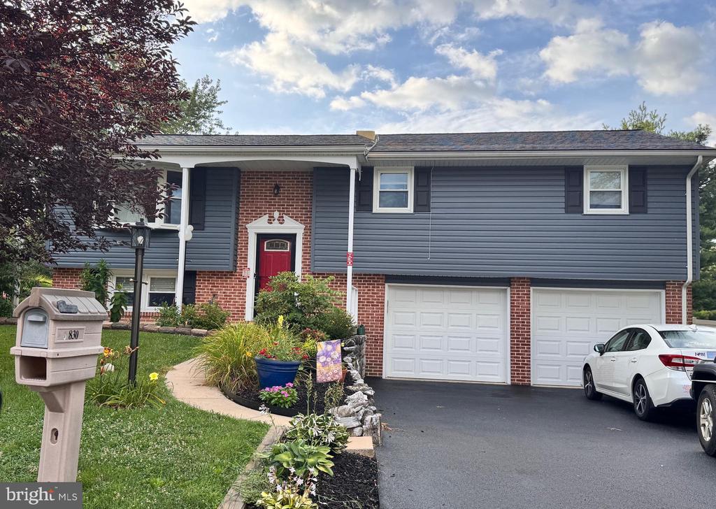 830 W Elm St