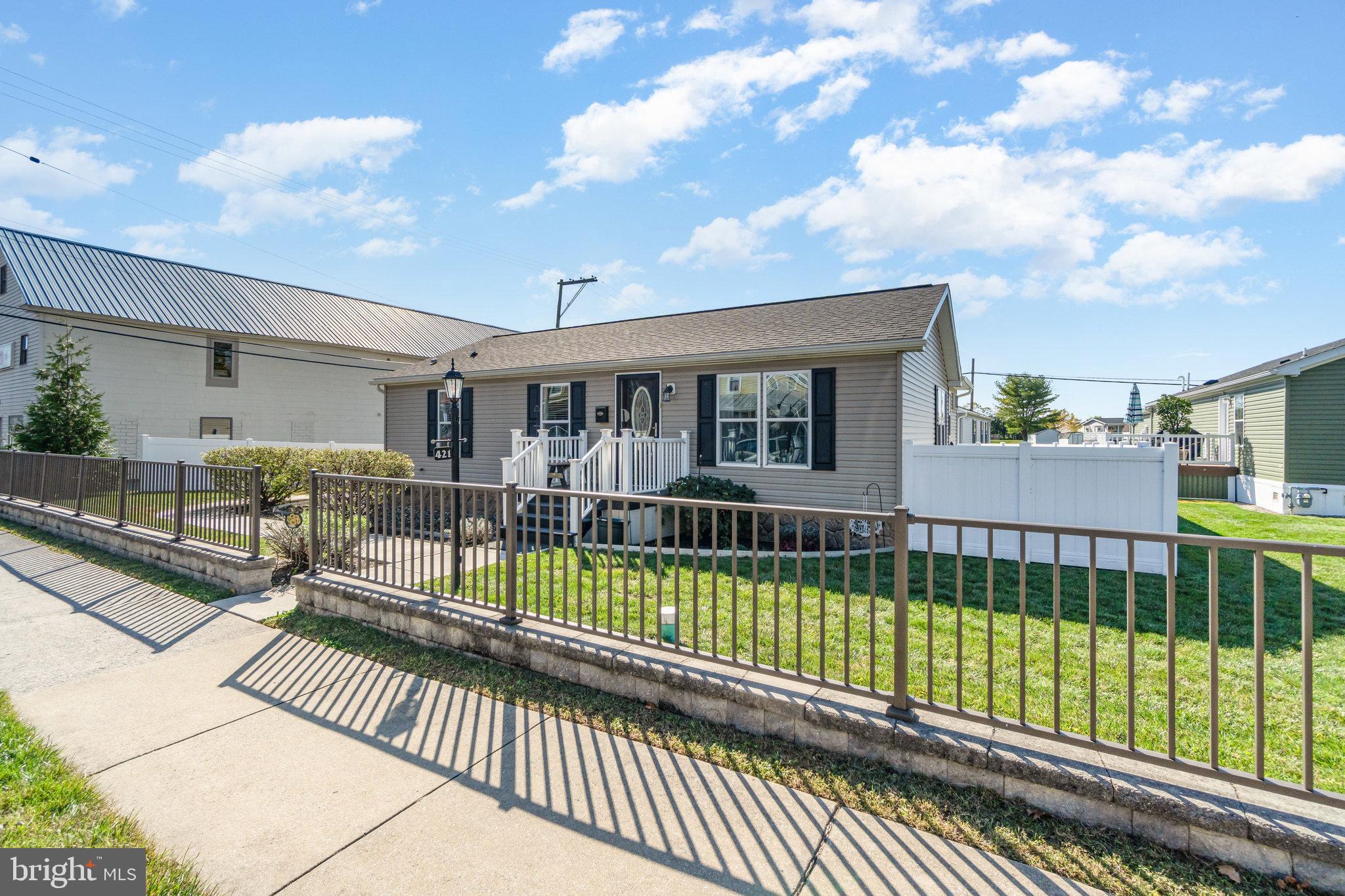 421 N RAILROAD STREET