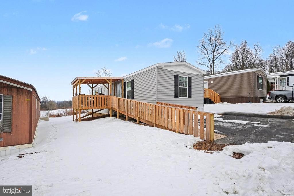 7 LEBANON VALLEY COURT