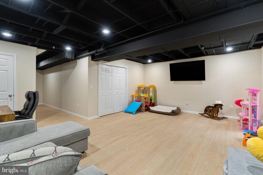 537 BROOKWOOD DRIVE