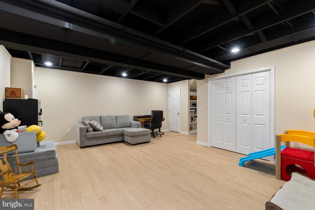 537 BROOKWOOD DRIVE