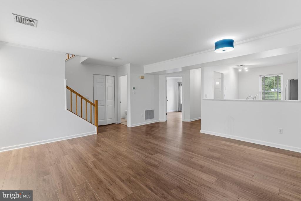 608 CAMBRIDGE COURT