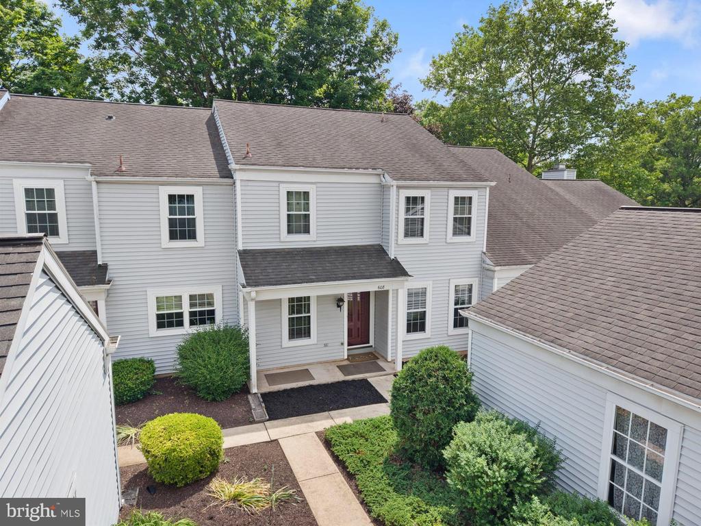 608 CAMBRIDGE COURT