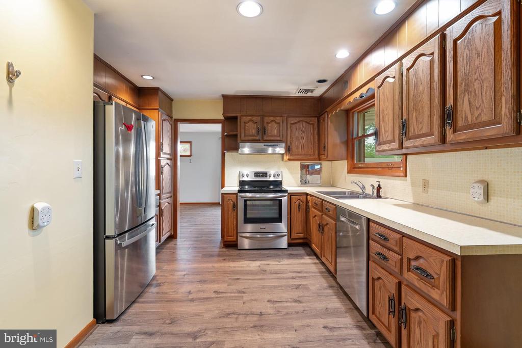 102 LYNNWOOD DRIVE
