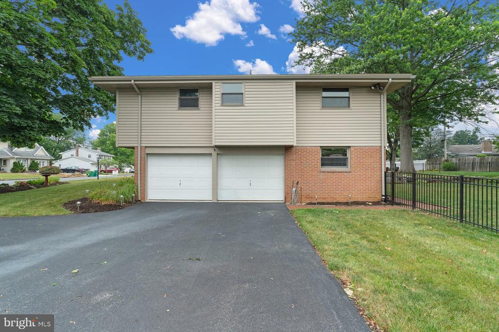 102 LYNNWOOD DRIVE