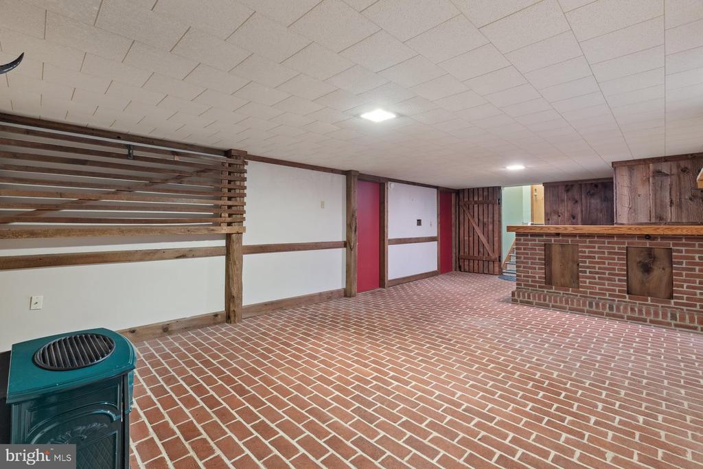102 LYNNWOOD DRIVE