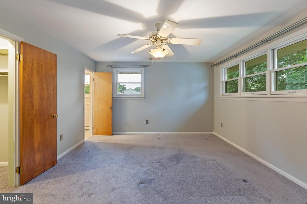 102 LYNNWOOD DRIVE