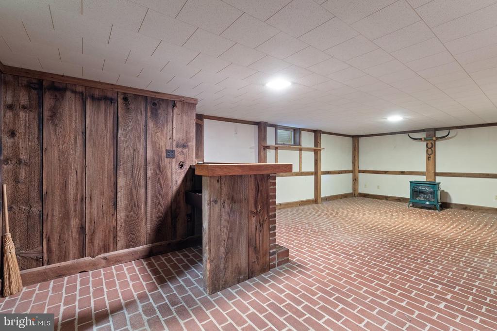 102 LYNNWOOD DRIVE