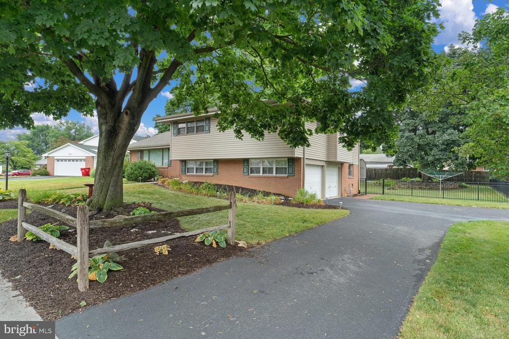 102 LYNNWOOD DRIVE