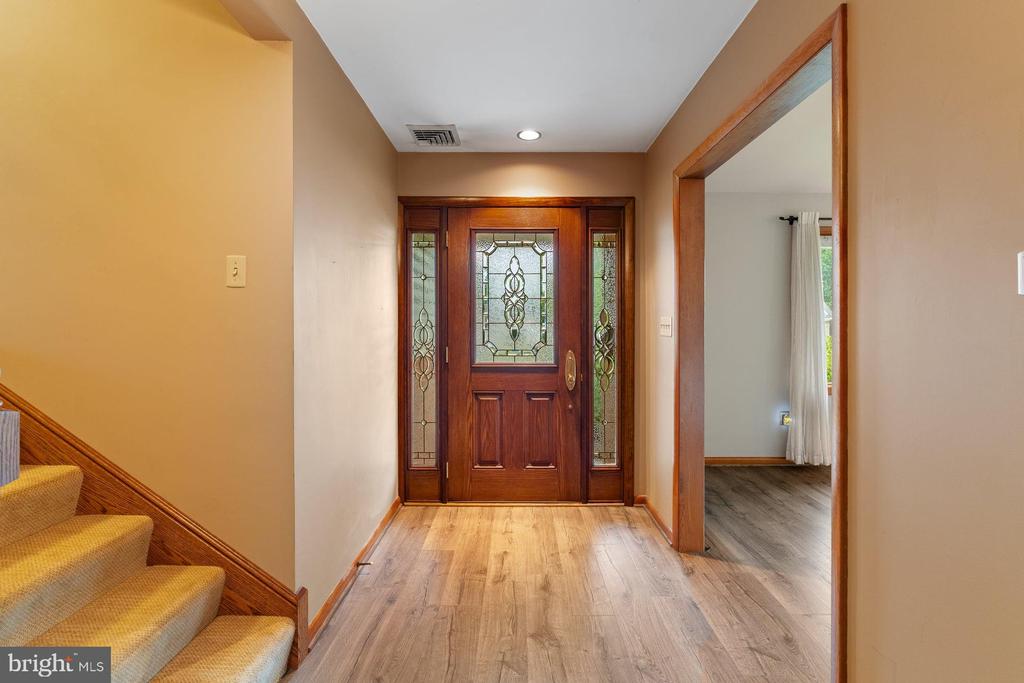 102 LYNNWOOD DRIVE