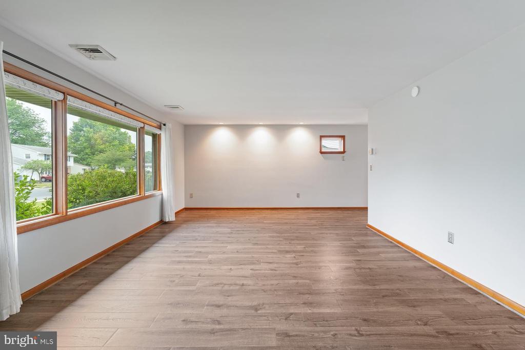 102 LYNNWOOD DRIVE