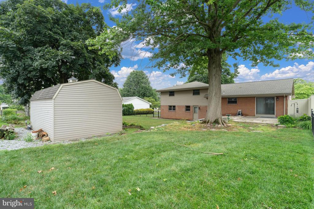 102 LYNNWOOD DRIVE