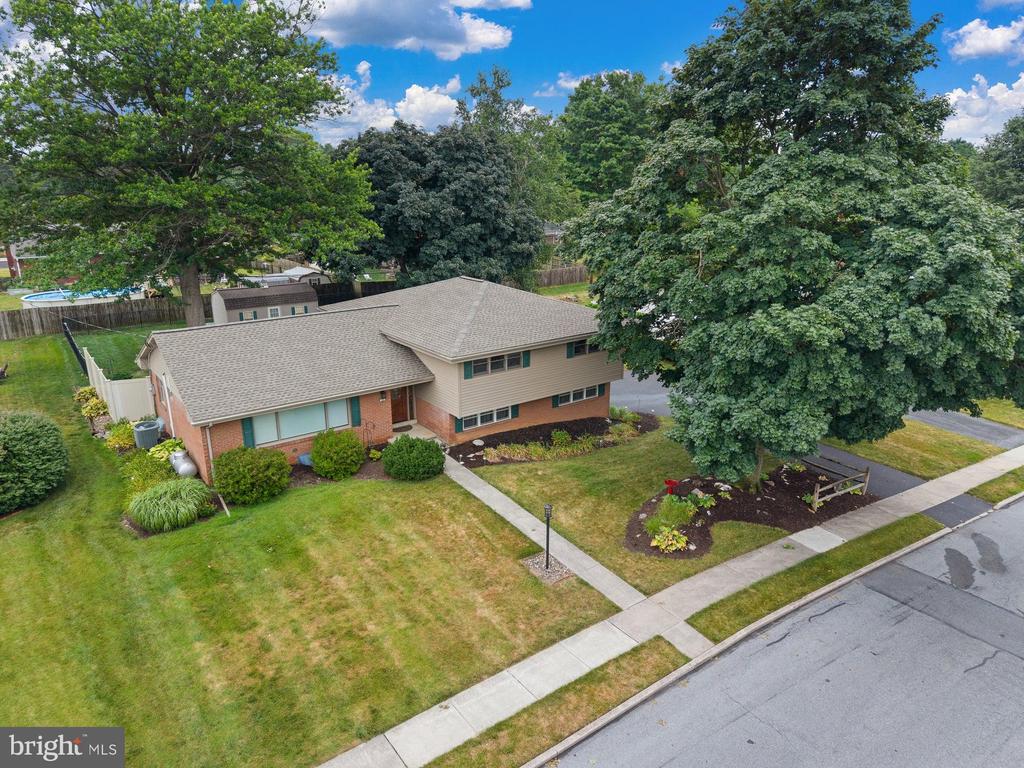 102 LYNNWOOD DRIVE
