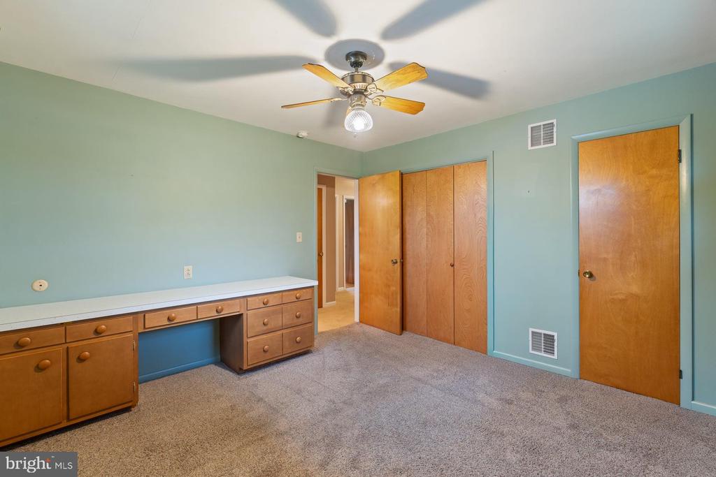 102 LYNNWOOD DRIVE