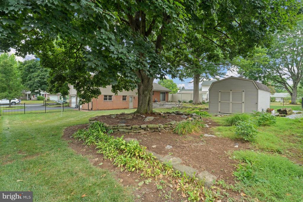102 LYNNWOOD DRIVE