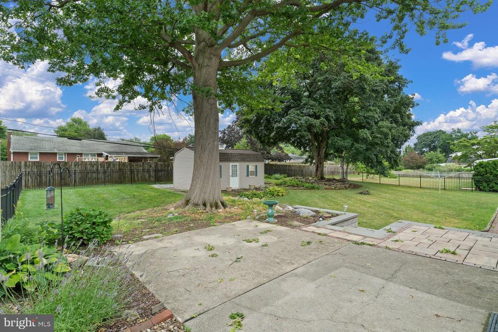 102 LYNNWOOD DRIVE