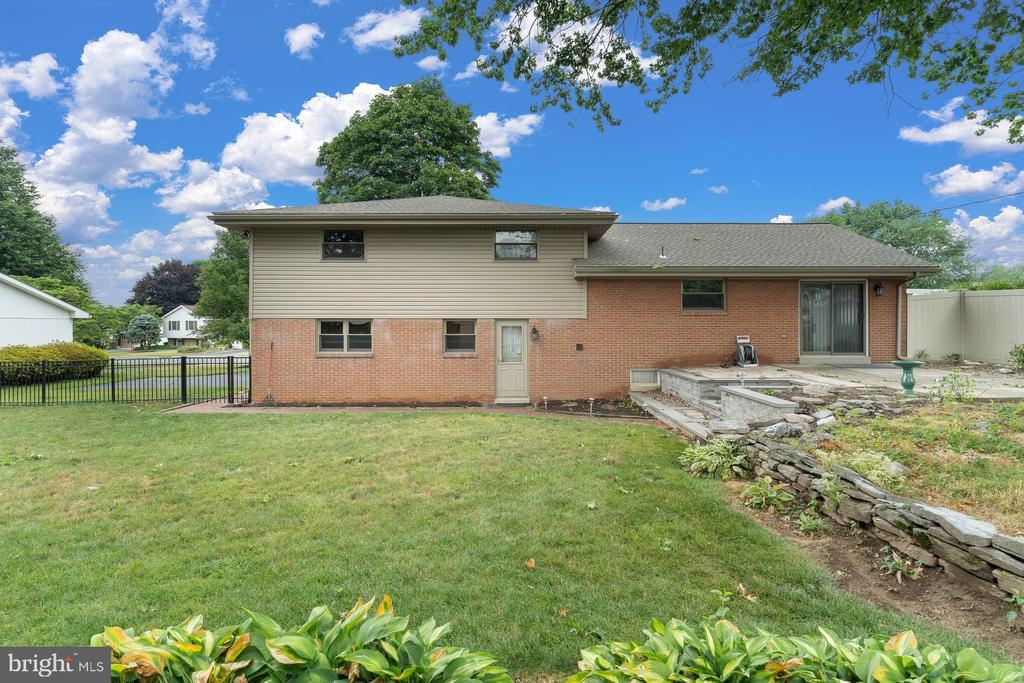 102 LYNNWOOD DRIVE