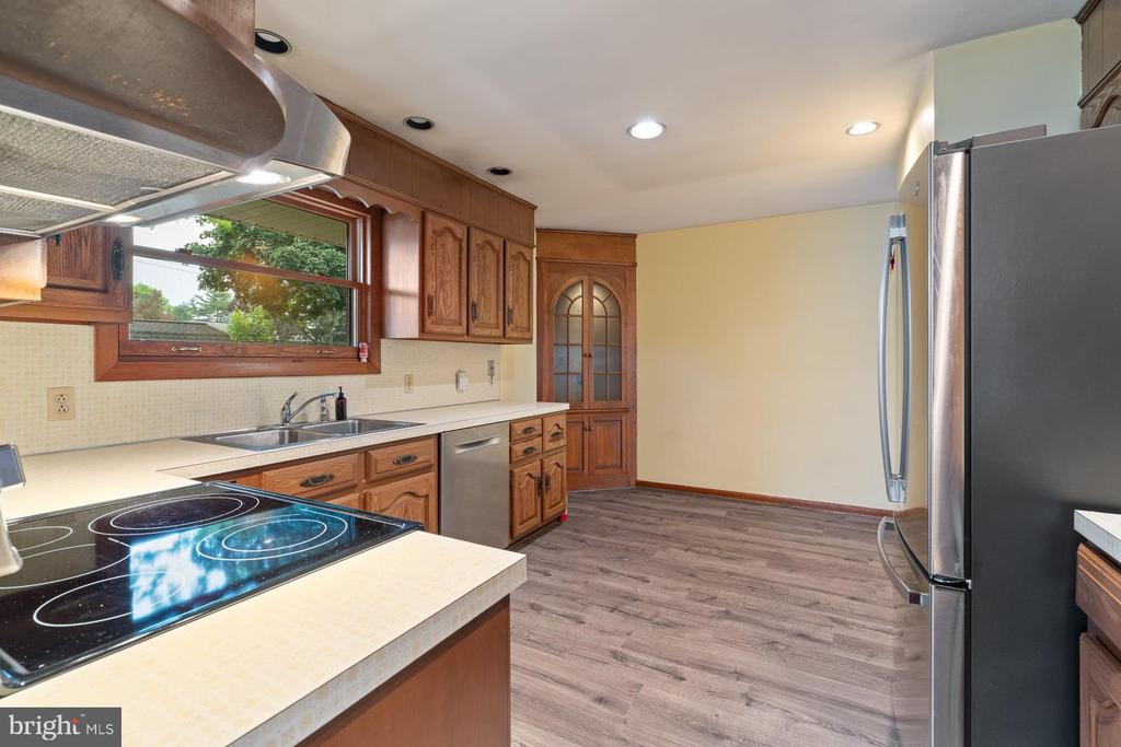 102 LYNNWOOD DRIVE