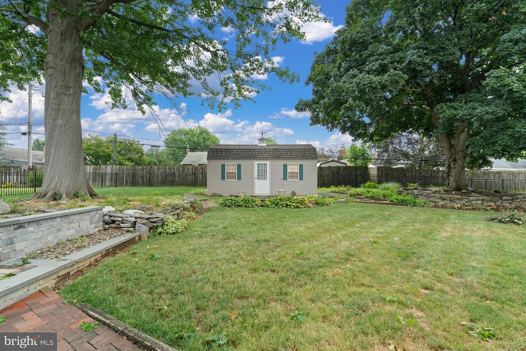102 LYNNWOOD DRIVE