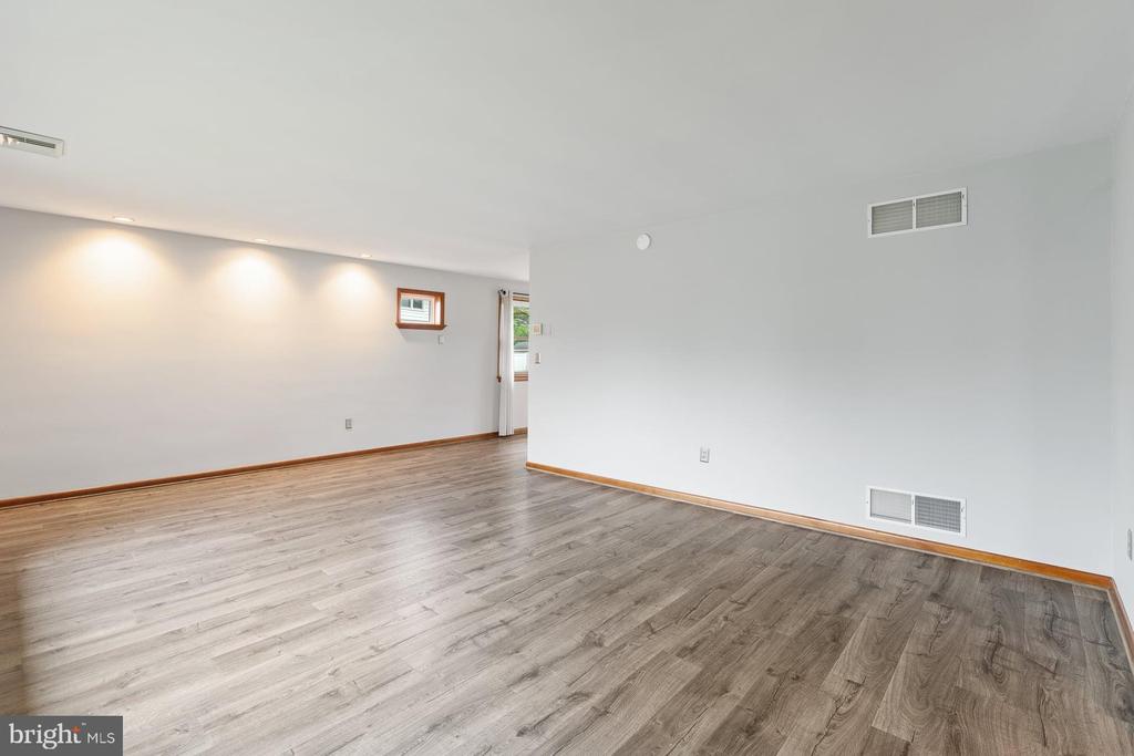 102 LYNNWOOD DRIVE