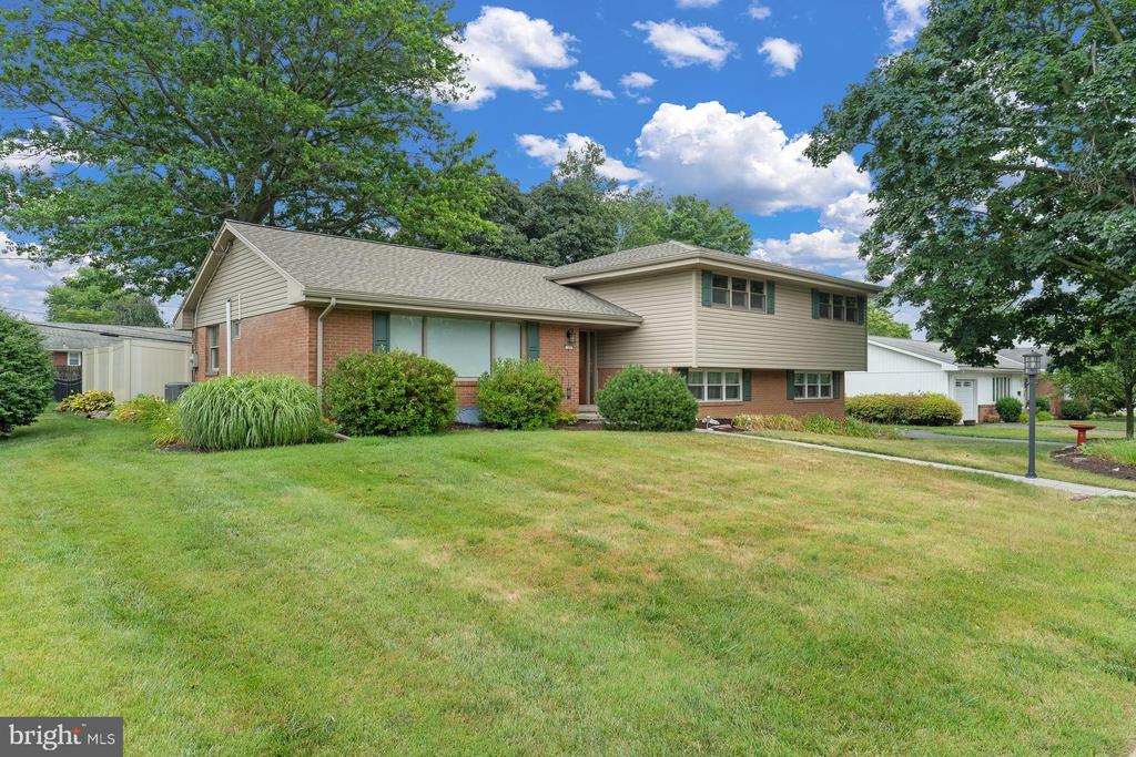 102 LYNNWOOD DRIVE