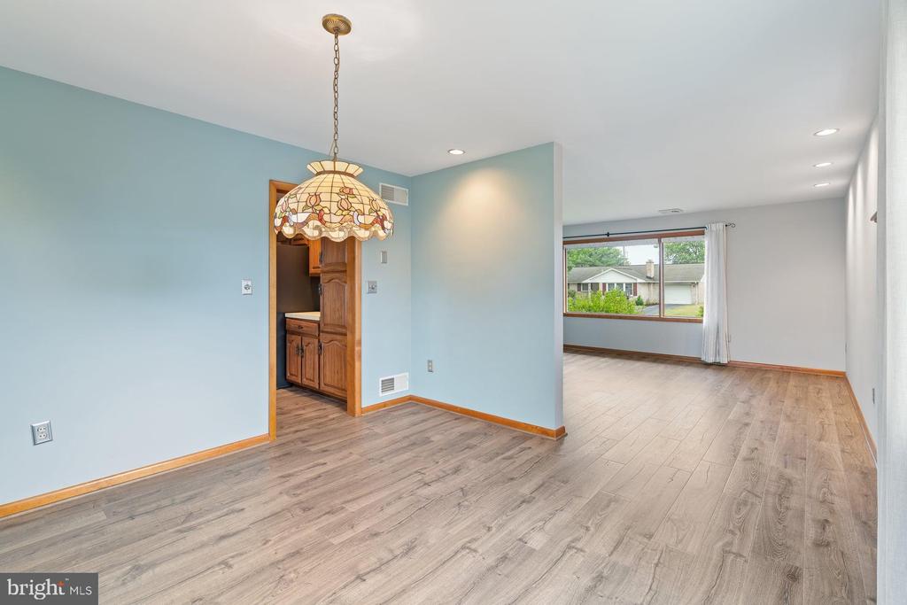 102 LYNNWOOD DRIVE