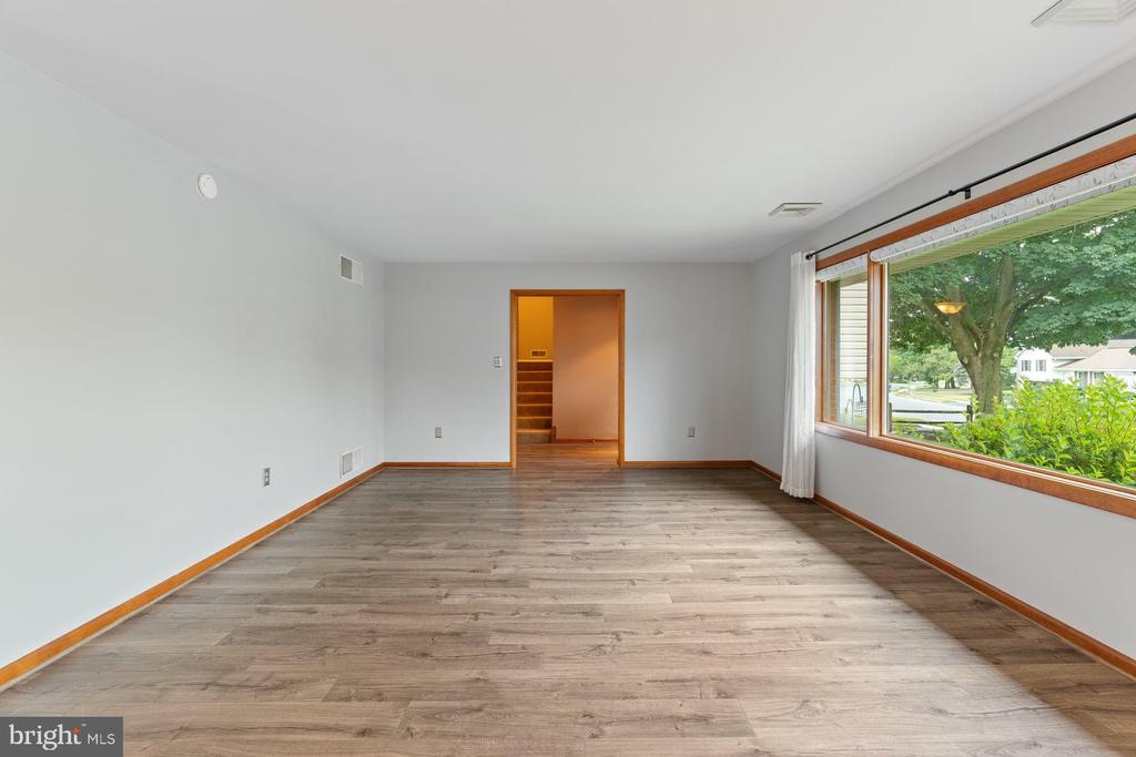 102 LYNNWOOD DRIVE