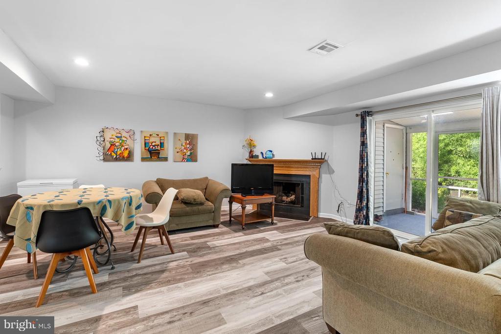 704 CAMBRIDGE CT U-0037