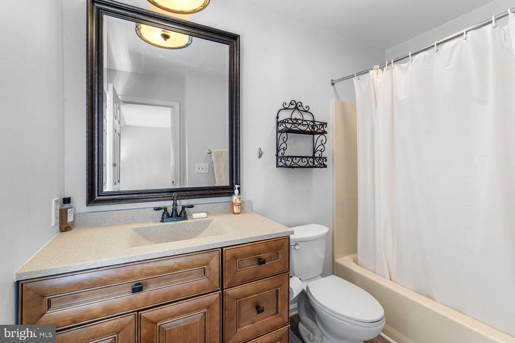 704 CAMBRIDGE CT U-0037