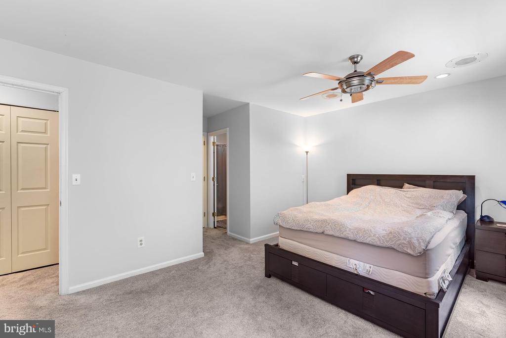 704 CAMBRIDGE CT U-0037
