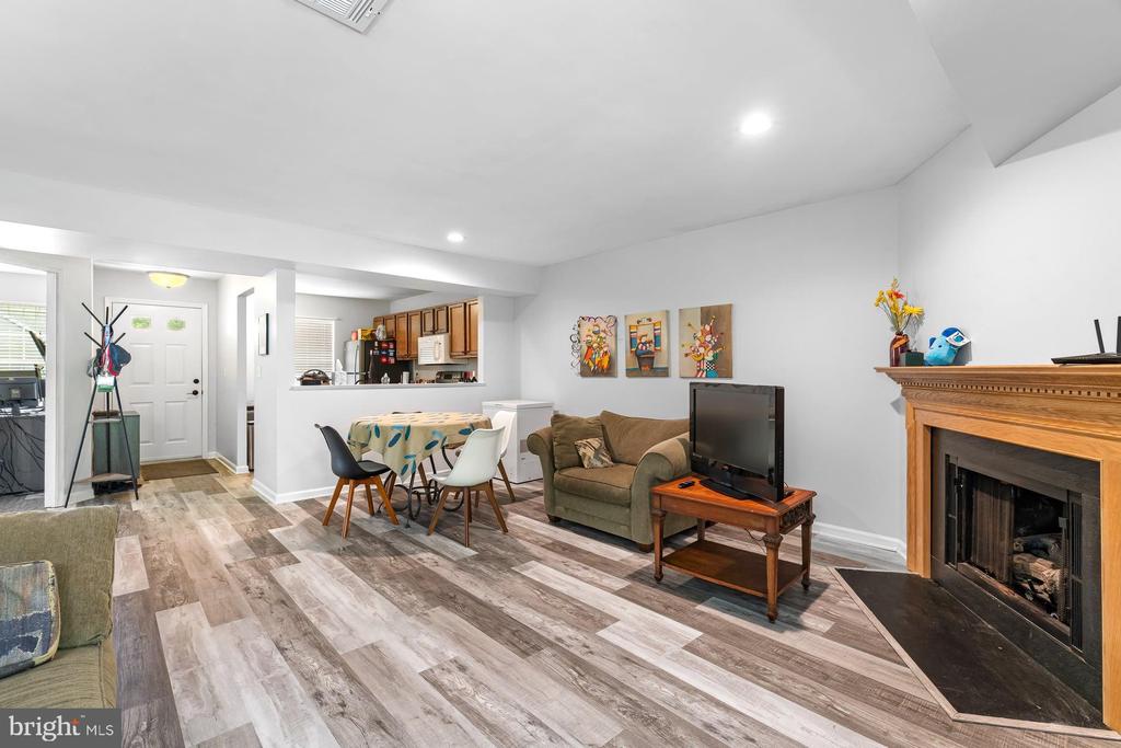 704 CAMBRIDGE CT U-0037