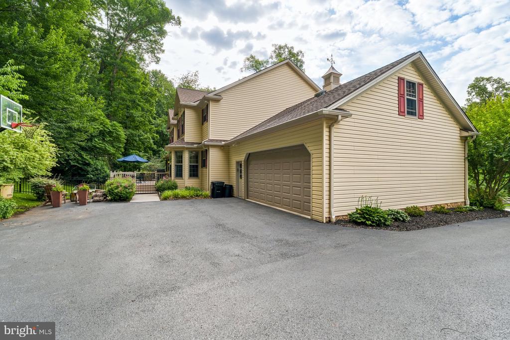 412 TIMBER BRIDGE LN