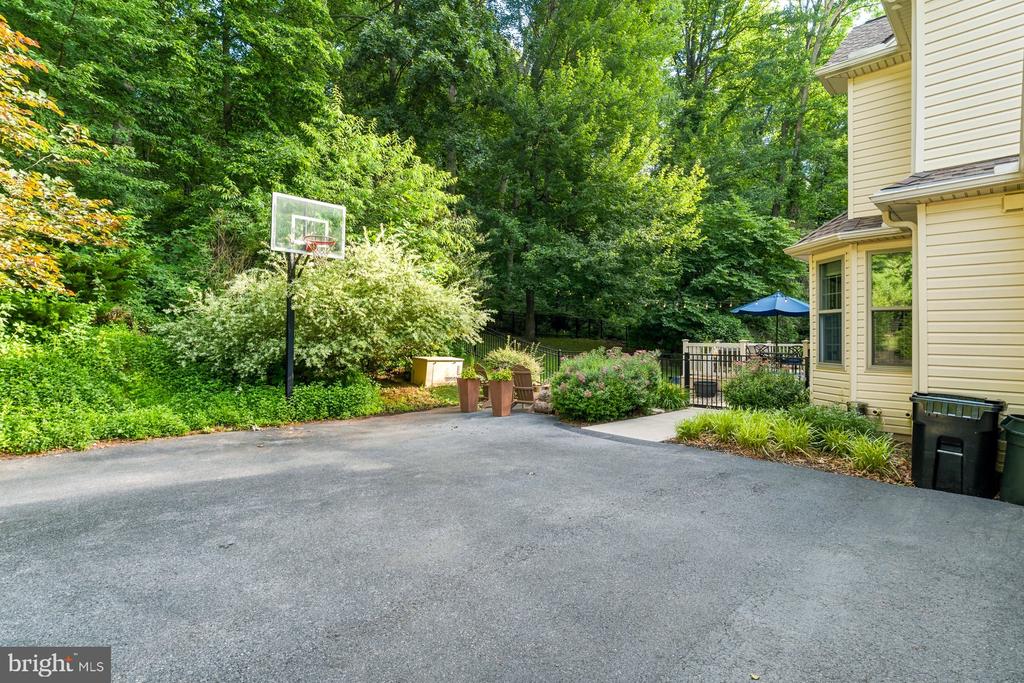 412 TIMBER BRIDGE LN