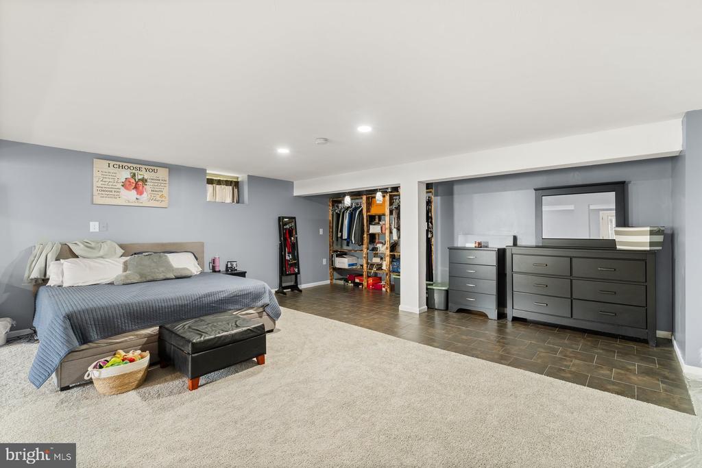 17 MAYFLOWER DRIVE