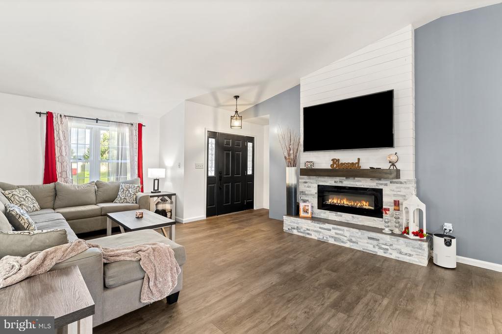 17 MAYFLOWER DRIVE