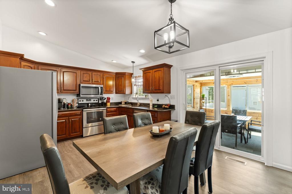 17 MAYFLOWER DRIVE