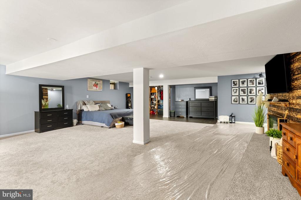 17 MAYFLOWER DRIVE