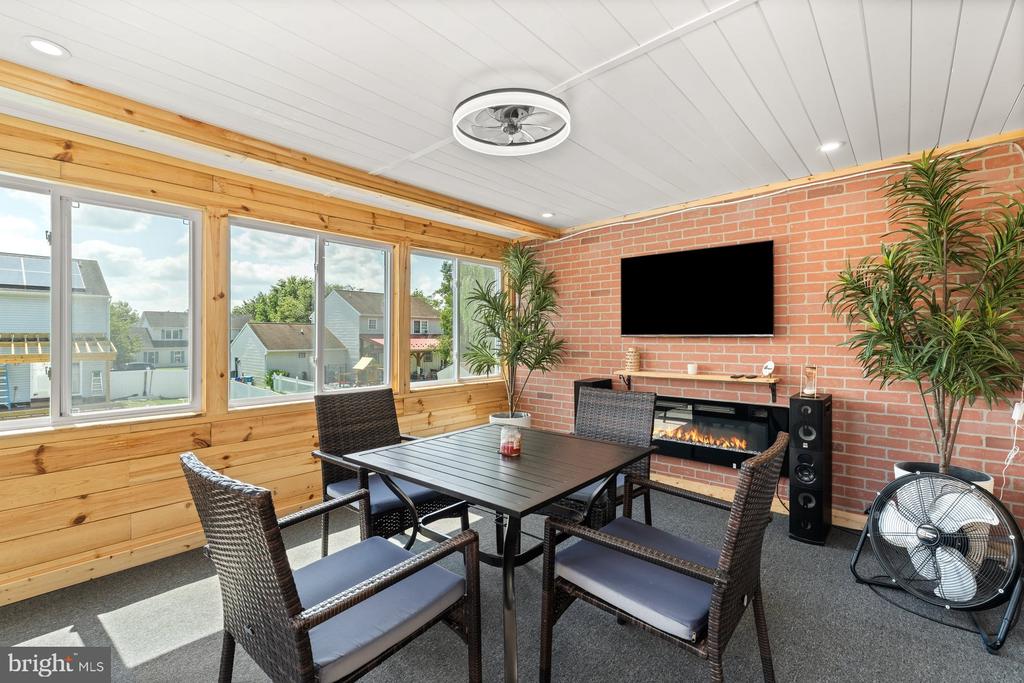 17 MAYFLOWER DRIVE