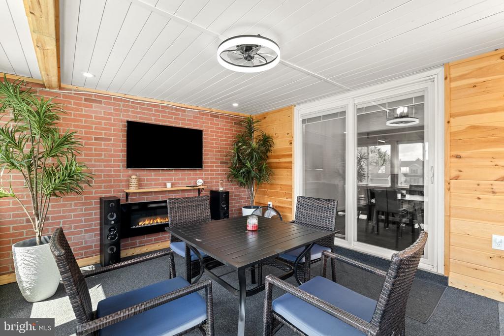 17 MAYFLOWER DRIVE