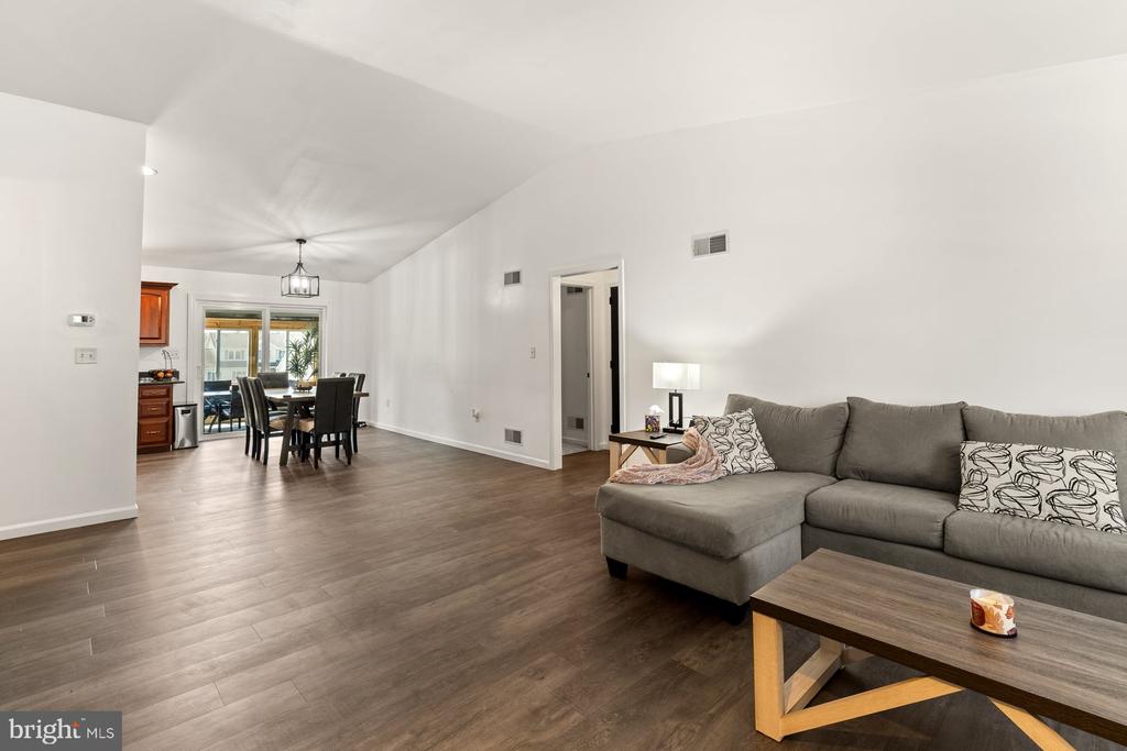 17 MAYFLOWER DRIVE