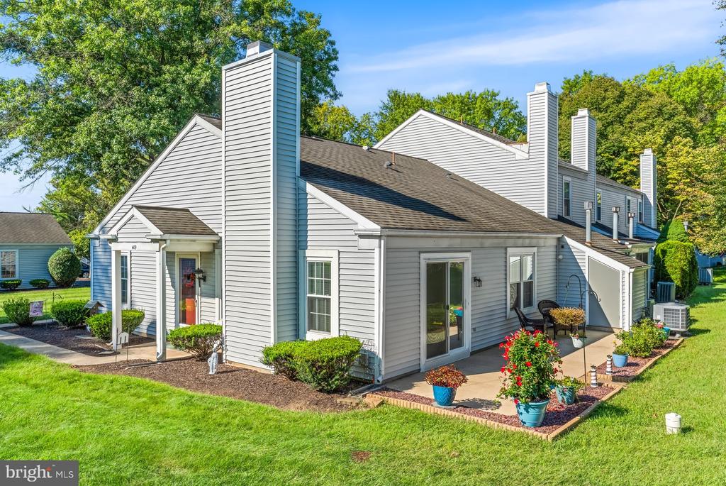 409 CAMBRIDGE COURT