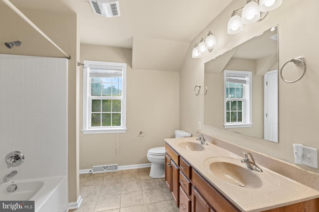 128 S THISTLEDOWN DRIVE