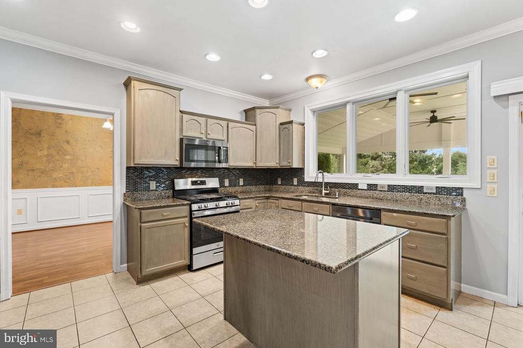128 S THISTLEDOWN DRIVE