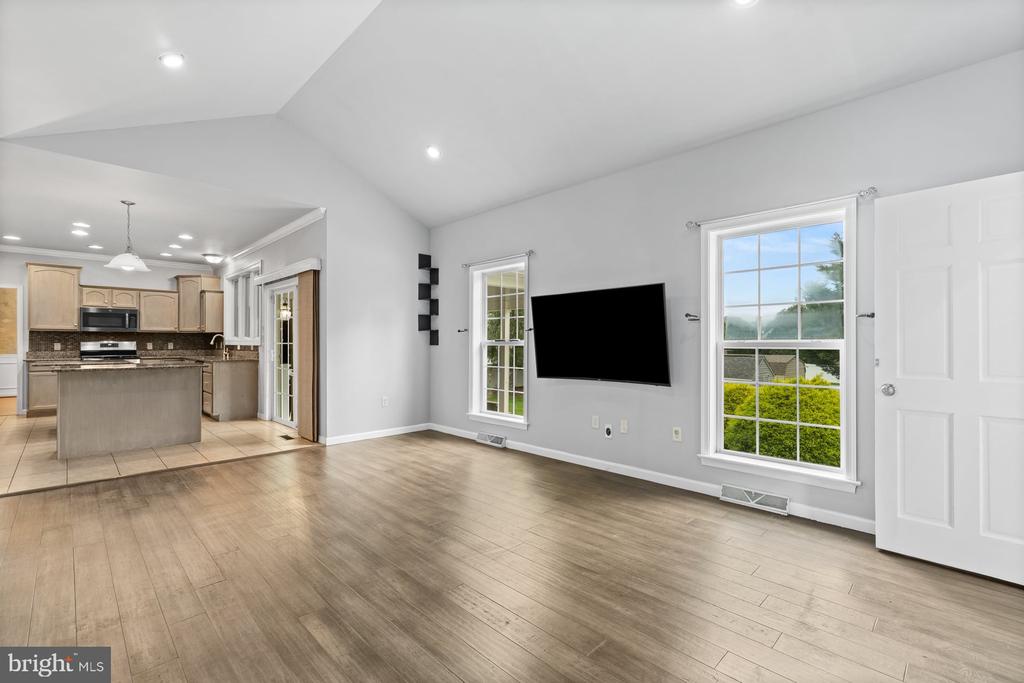 128 S THISTLEDOWN DRIVE