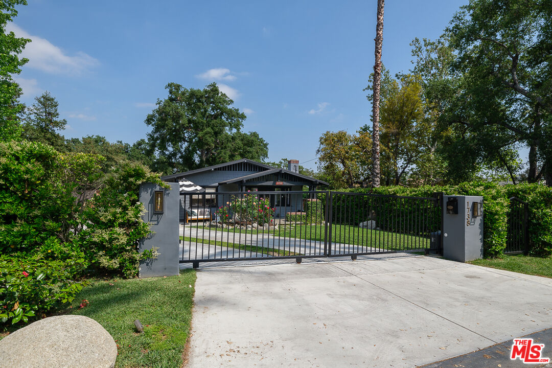 1738 Bellford Ave