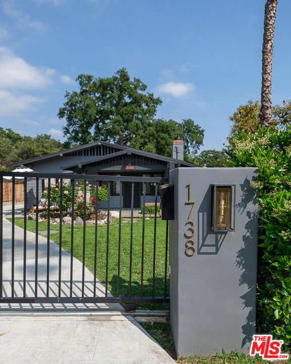 1738 Bellford Ave